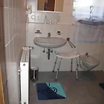 - Free2beme شقة
